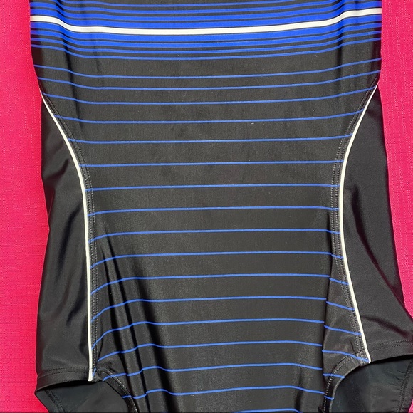 NIKE ONE PIECE SWIMSUIT SIZE 14 - Picture 3 of 11